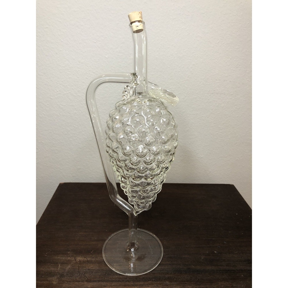 VTG CLEAR GLASS GRAPE CLUSTER SHAPE WINE BOTTLE Pedestal DECANTER Barware READ